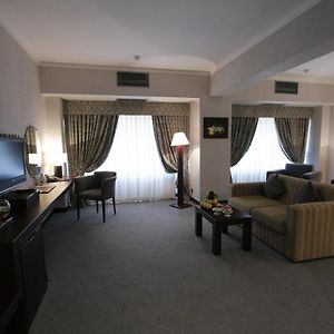 Le Grande Plaza Hotel